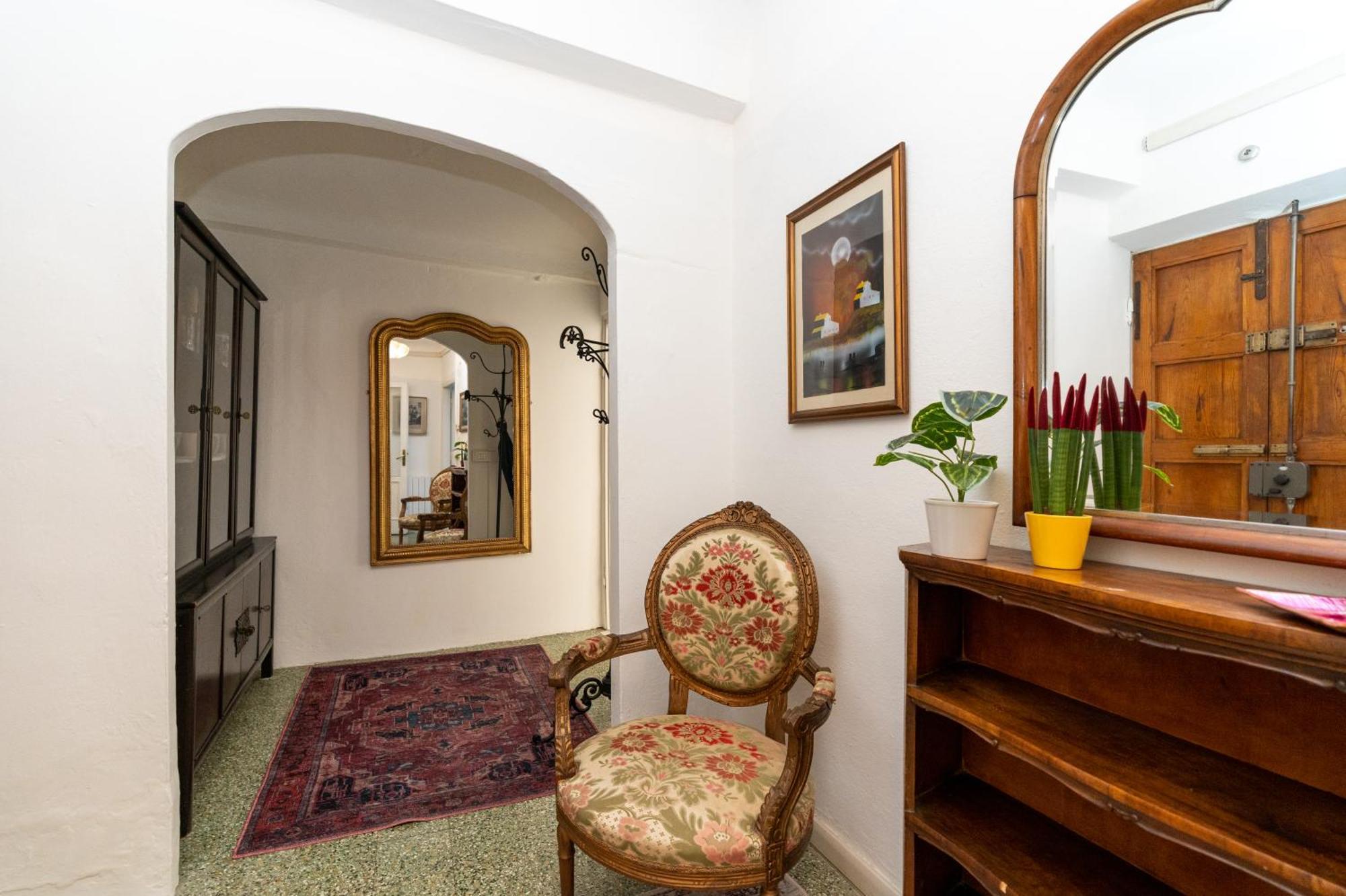 Historic Apt In The Center Of Lucca With Balcony Apartment Exterior photo