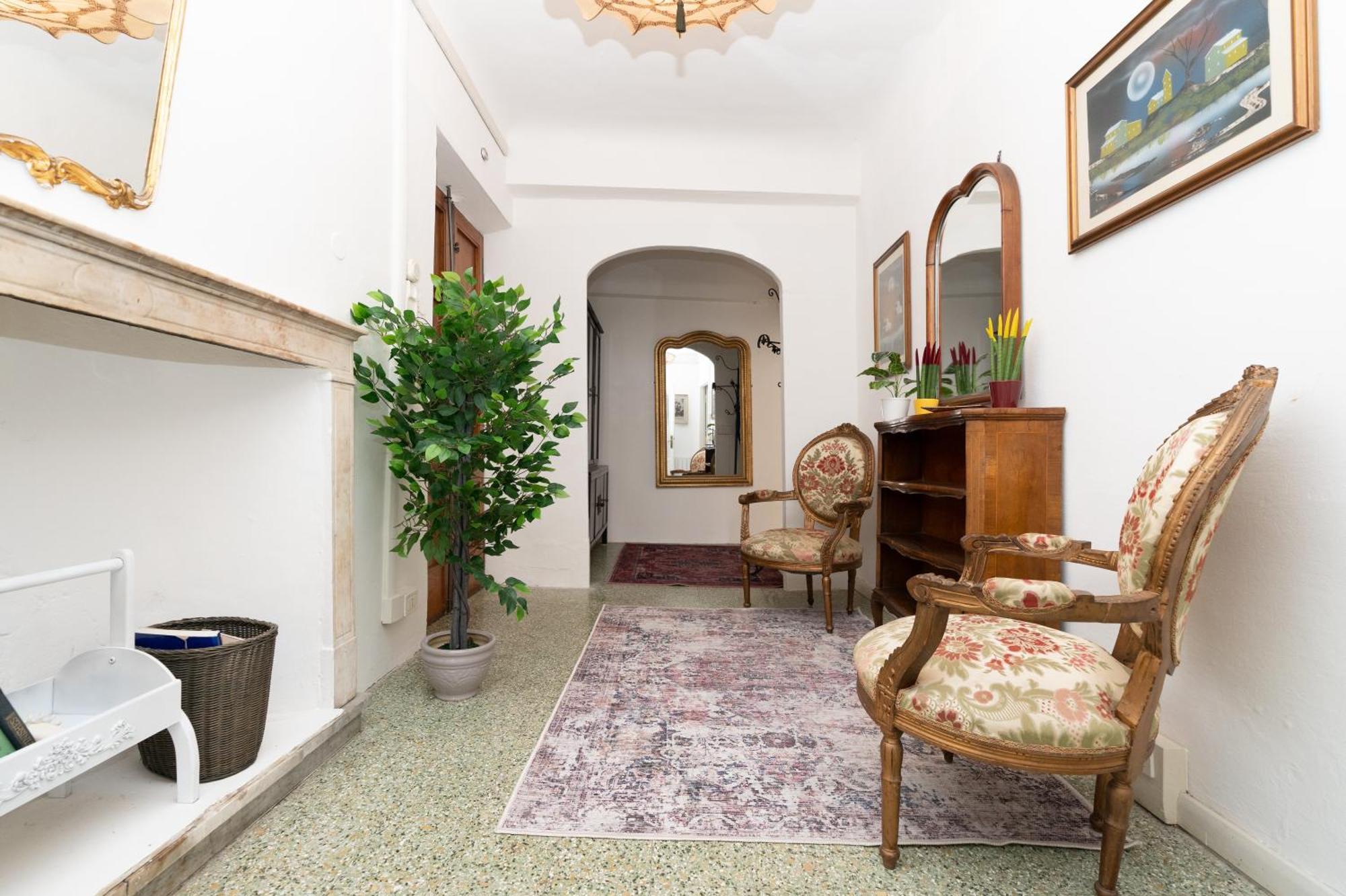 Historic Apt In The Center Of Lucca With Balcony Apartment Exterior photo